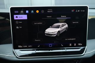 VOLKSWAGEN Passat usata, con Gancio traino