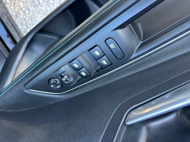PEUGEOT 3008 usata, con USB
