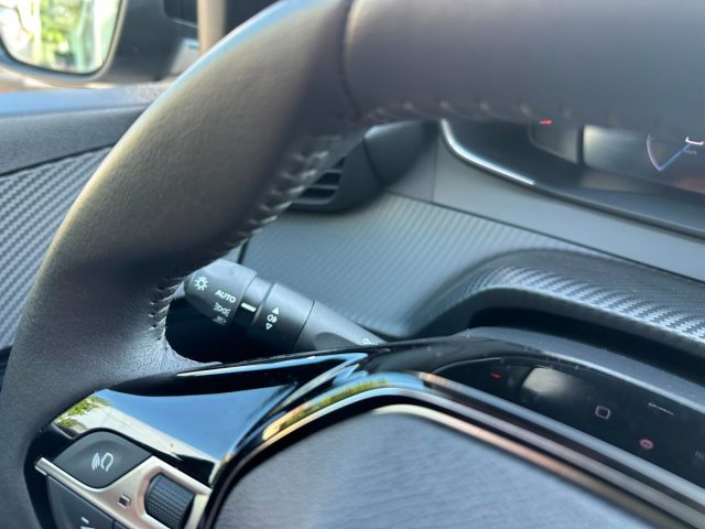 PEUGEOT 208 usata, con Sedile posteriore sdoppiato