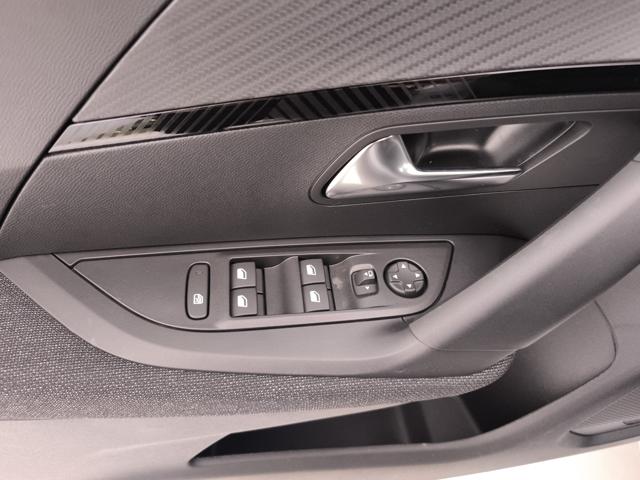 PEUGEOT 2008 usata, con Fari LED