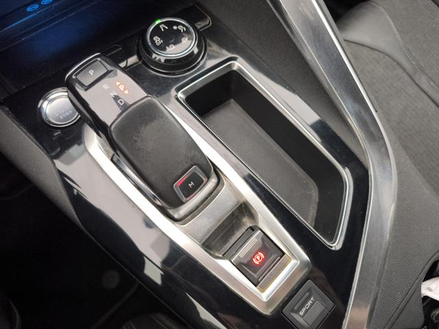 PEUGEOT 5008 usata, con Volante in pelle
