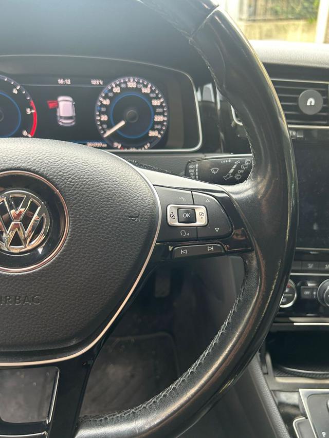 VOLKSWAGEN Golf usata, con USB
