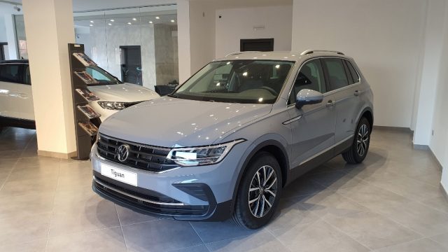 VOLKSWAGEN Tiguan usata, con Autoradio