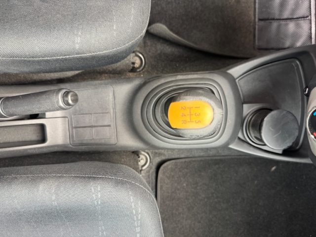 TOYOTA Yaris usata 9