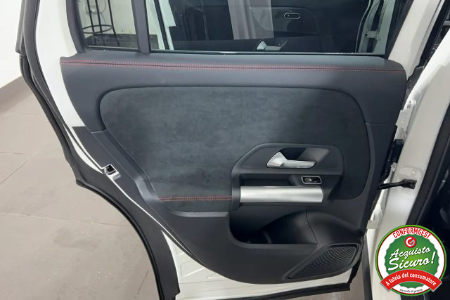 MERCEDES-BENZ GLA 200 usata, con Regolazione elettrica sedili