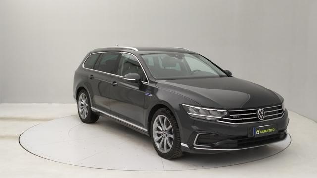 VOLKSWAGEN Passat Variant usata, con Autoradio