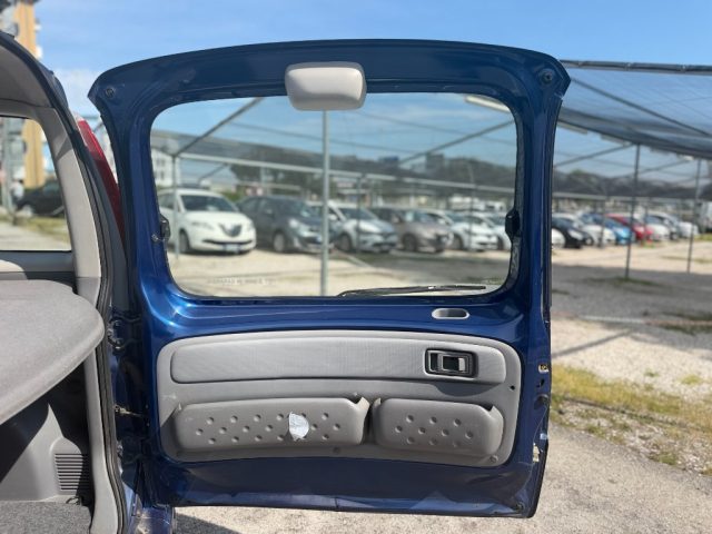 TOYOTA Yaris usata 15