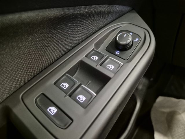 VOLKSWAGEN Golf usata, con MP3