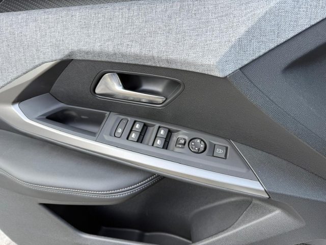 PEUGEOT 5008 usata, con Telecamera per parcheggio assistito