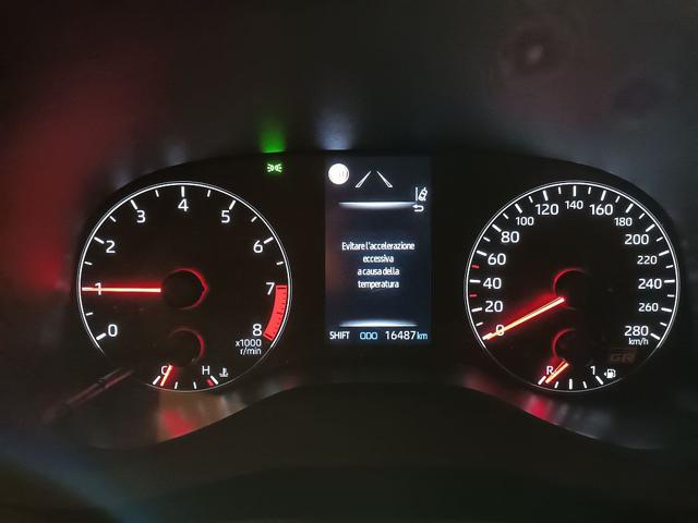 TOYOTA Yaris usata, con Luci diurne