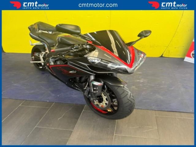 YAMAHA YZF R1 usata 9