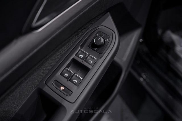 VOLKSWAGEN Golf Variant usata, con Controllo automatico clima