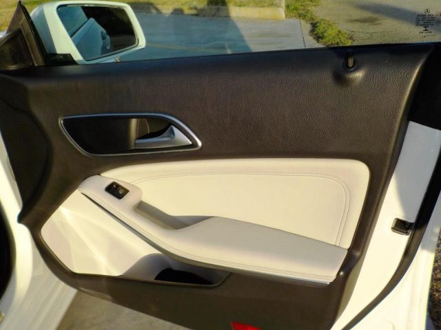 MERCEDES-BENZ CLA 180 usata, con USB