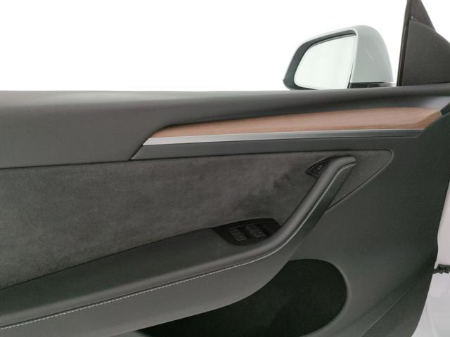 TESLA Model Y usata, con Park Distance Control
