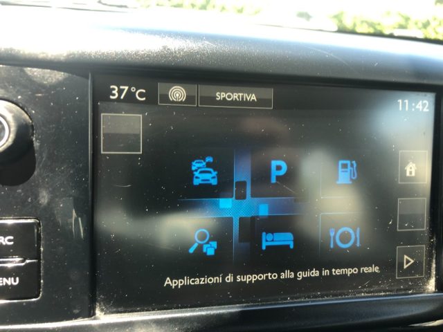 PEUGEOT 2008 usata, con Airbag testa