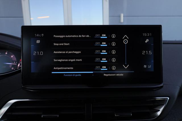 PEUGEOT 5008 usata, con Telecamera per parcheggio assistito