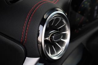 MERCEDES-BENZ CLA 220 usata, con Park Distance Control