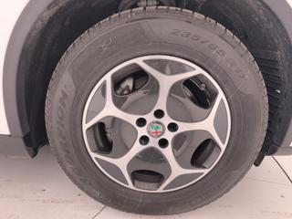 ALFA ROMEO Stelvio usata, con Sensori di parcheggio posteriori