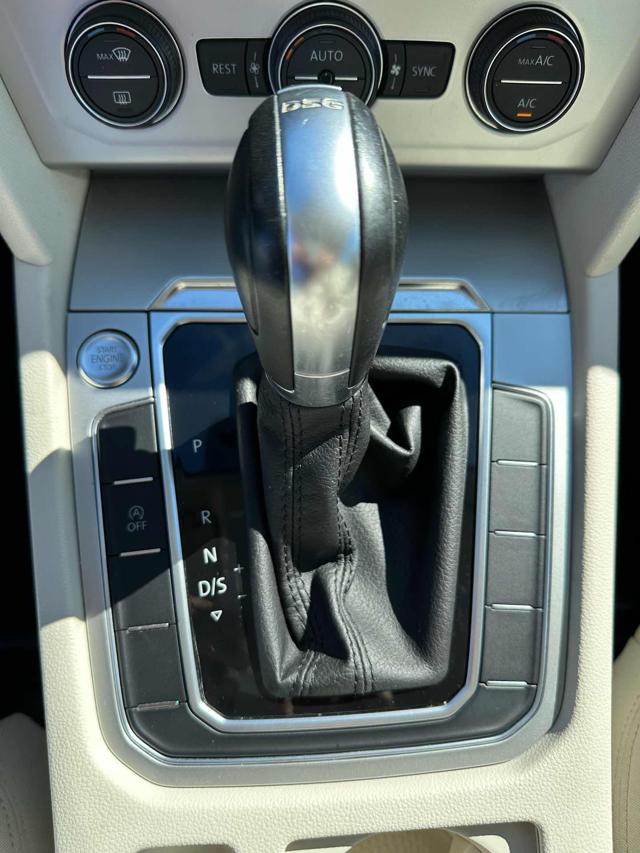 VOLKSWAGEN Passat Variant usata, con USB