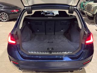 BMW 320 usata, con Fari LED