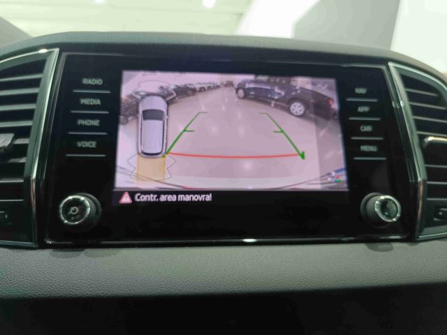 SKODA Karoq usata, con Bracciolo