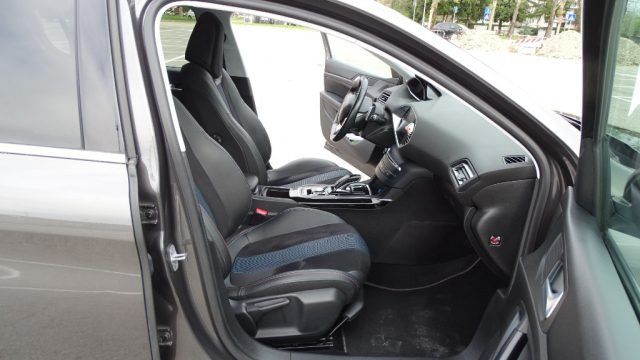 PEUGEOT 308 usata, con Pneumatici quattro stagioni