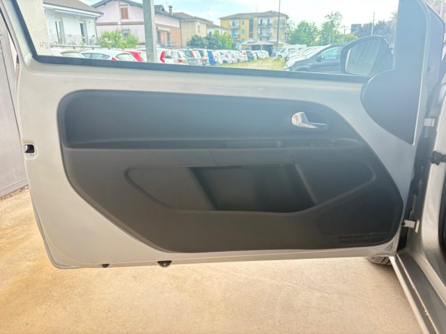 VOLKSWAGEN up! usata, con Sedile posteriore sdoppiato