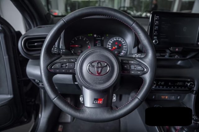 TOYOTA Yaris usata, con Alzacristalli elettrici