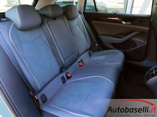 VOLKSWAGEN Passat usata, con USB
