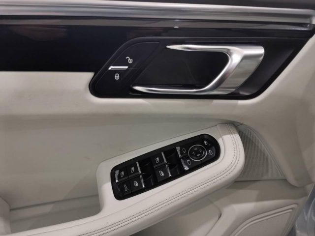 PORSCHE Macan usata 25