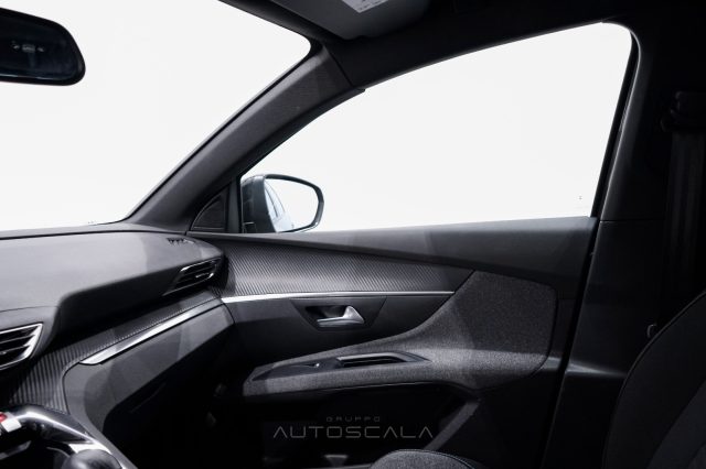 PEUGEOT 5008 usata, con Volante multifunzione