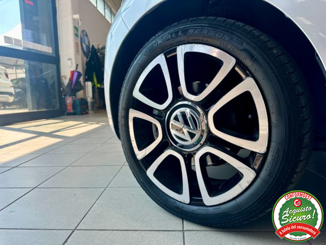 VOLKSWAGEN up! usata, con Boardcomputer