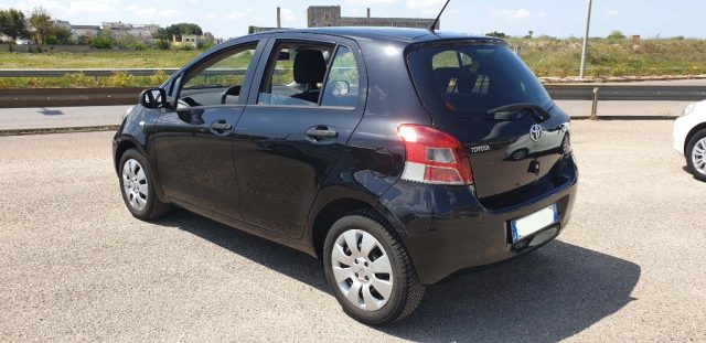 TOYOTA Yaris usata, con Autoradio