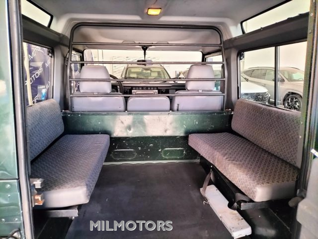 LAND ROVER Defender usata 9
