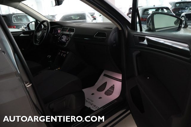 VOLKSWAGEN Tiguan usata, con Sensori di parcheggio anteriori