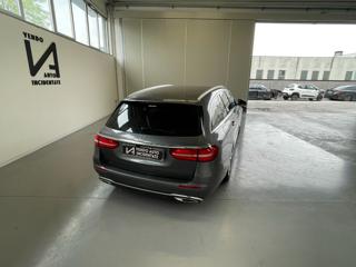 MERCEDES-BENZ E 220 usata, con Cerchi in lega