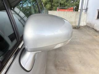 TOYOTA Avensis usata, con Bluetooth