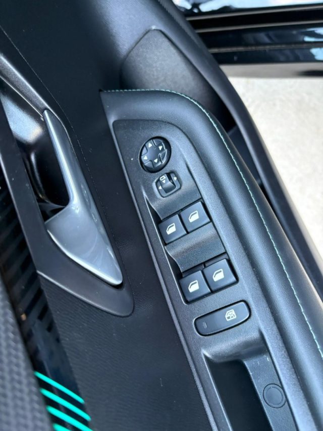 PEUGEOT 208 usata, con Interni in pelle