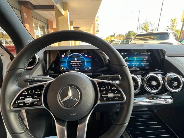 MERCEDES-BENZ GLA 200 usata, con Autoradio digitale