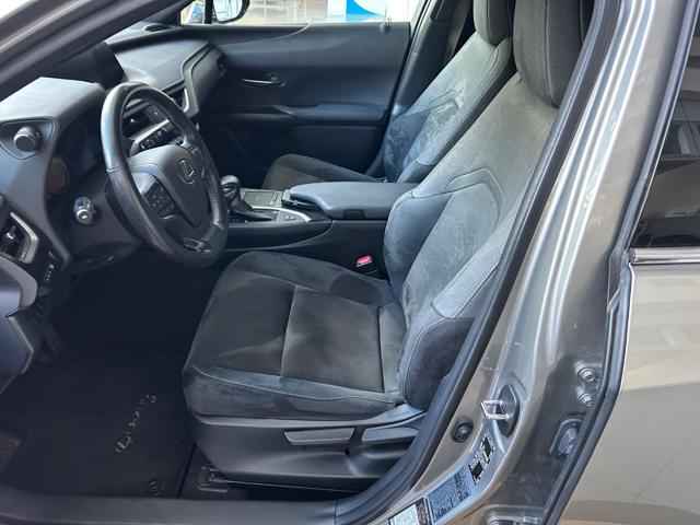 LEXUS UX 250h usata, con Boardcomputer