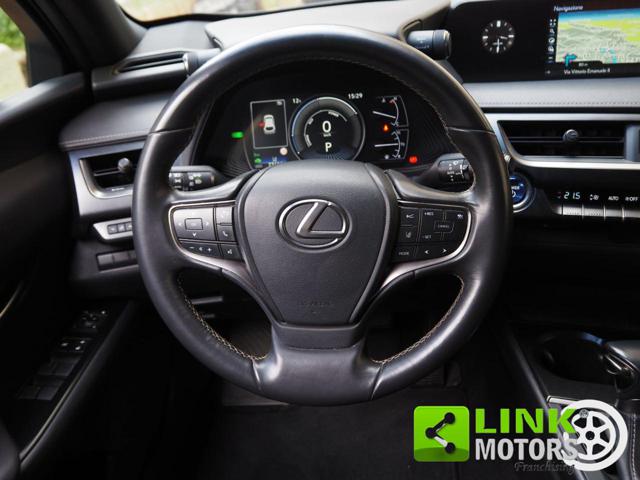 LEXUS UX 250h usata, con Telecamera per parcheggio assistito