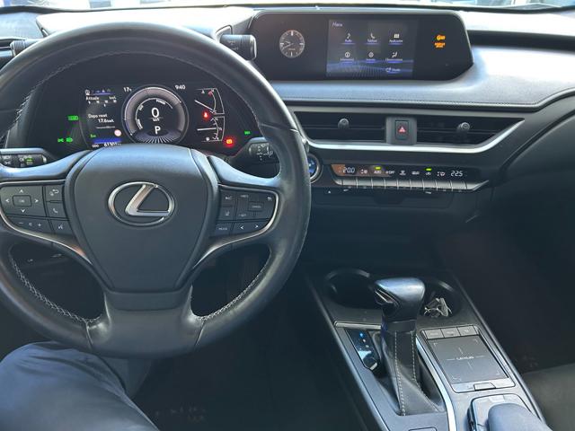 LEXUS UX 250h usata, con Cerchi in lega