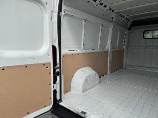 PEUGEOT Boxer usata, con Servosterzo