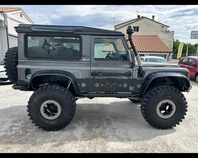 LAND ROVER Defender usata, con Servosterzo