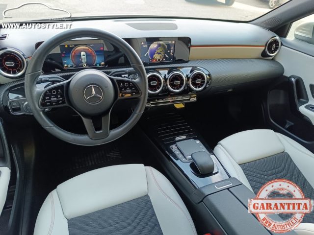 MERCEDES-BENZ A 180 usata, con Schermo multifunzione interamente digitale