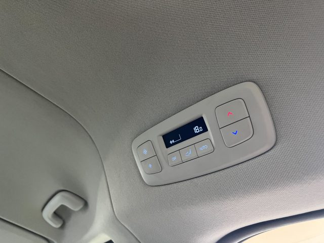 HYUNDAI Staria usata, con Touch screen