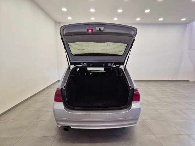 BMW 320 usata, con Bluetooth