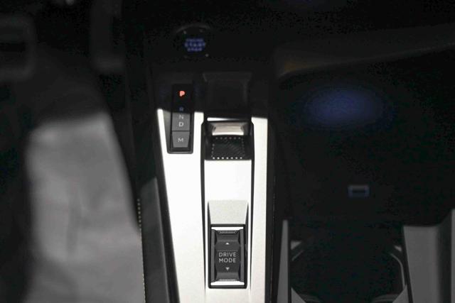 PEUGEOT 408 usata, con Sistema di navigazione