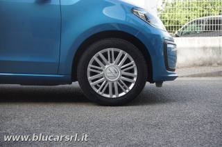 VOLKSWAGEN up! usata, con Autoradio digitale