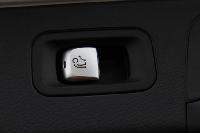 MERCEDES-BENZ GLC 300 usata, con Touch screen
